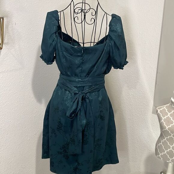 Lucy in the sky Miley Puff Sleeve Wrap Dress in Green Satin and Floral | size L - Picture 7 of 9